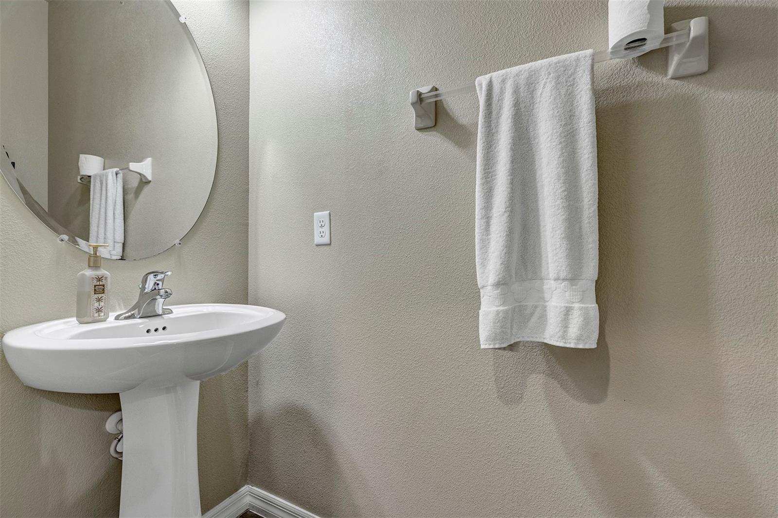 Image 21 of 44 For 10820 Wyandotte Drive