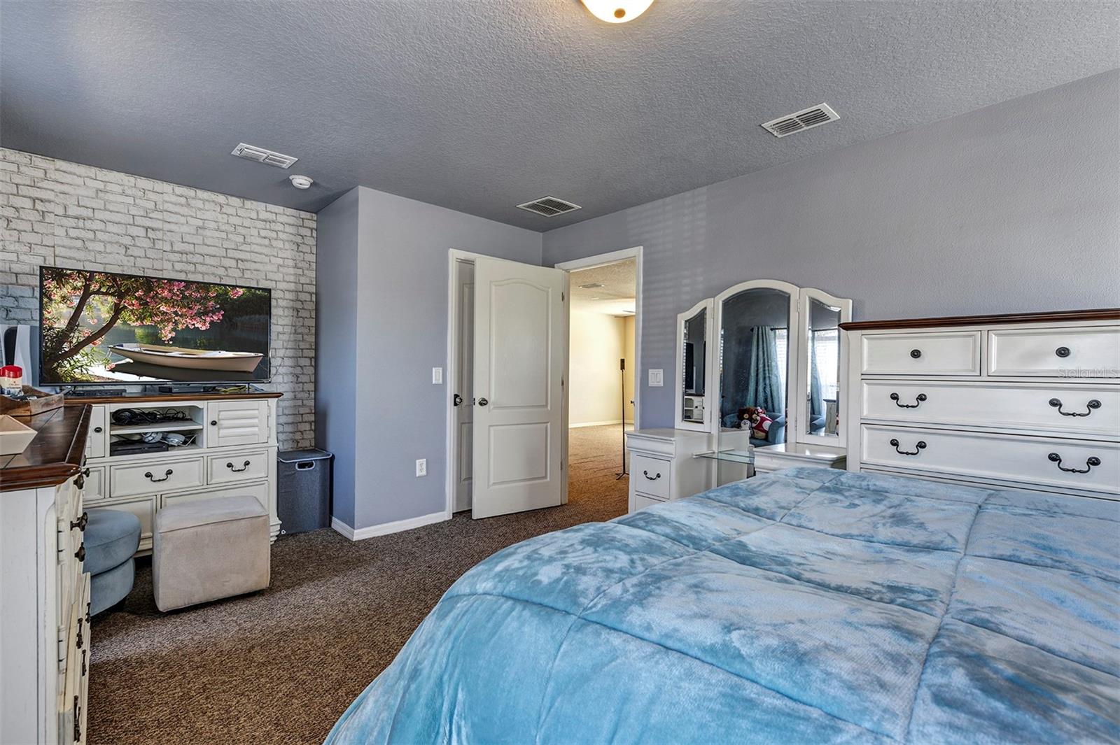 Image 36 of 44 For 10820 Wyandotte Drive