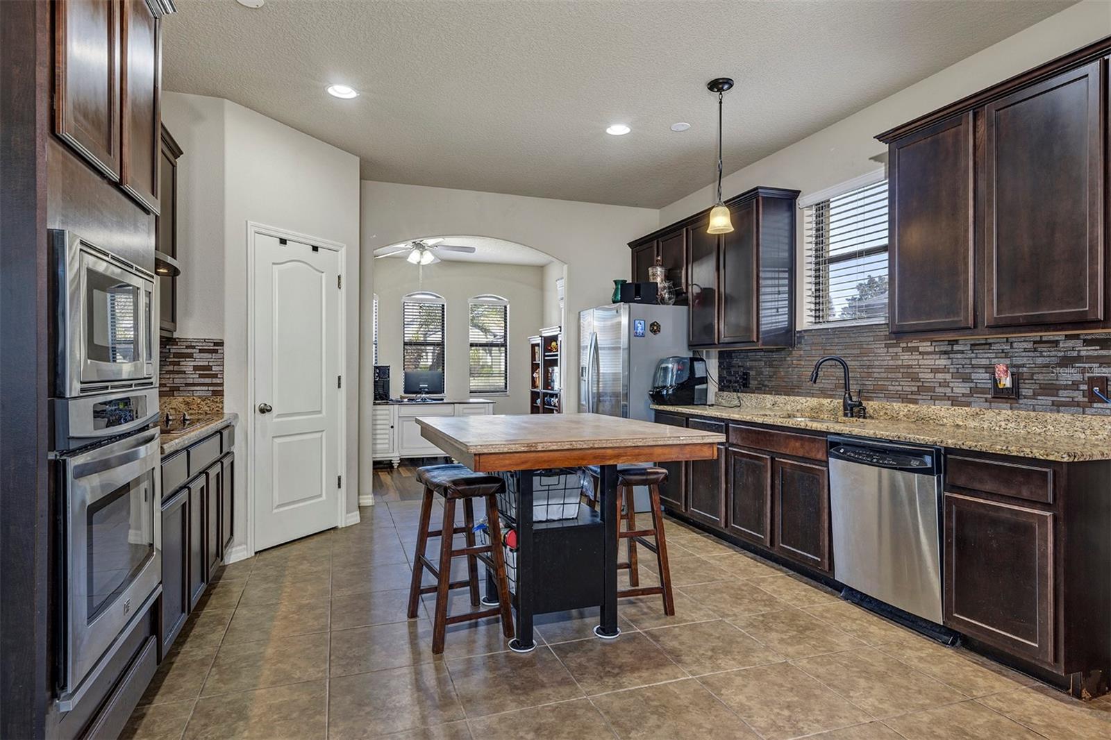 Image 9 of 44 For 10820 Wyandotte Drive