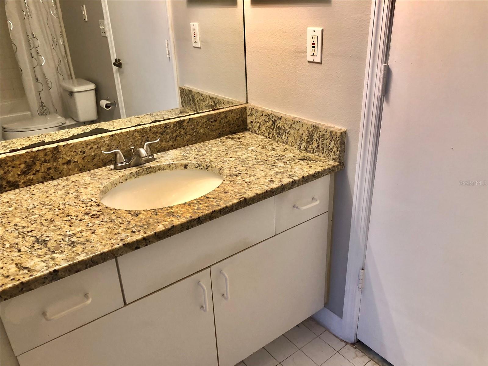 Image 12 of 32 For 5542 Metrowest Boulevard 104