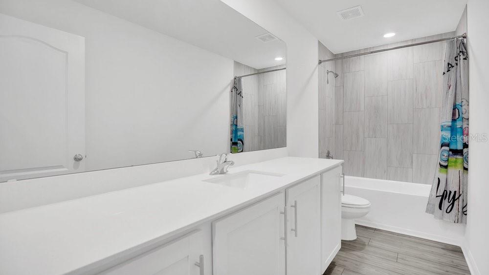 Image 18 of 36 For 12958 Del Lago Drive