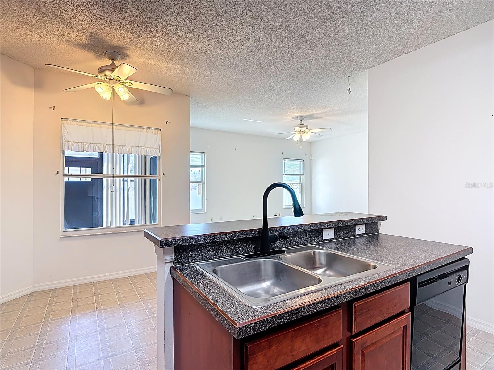 Image 21 of 63 For 309 Aylesbury Court