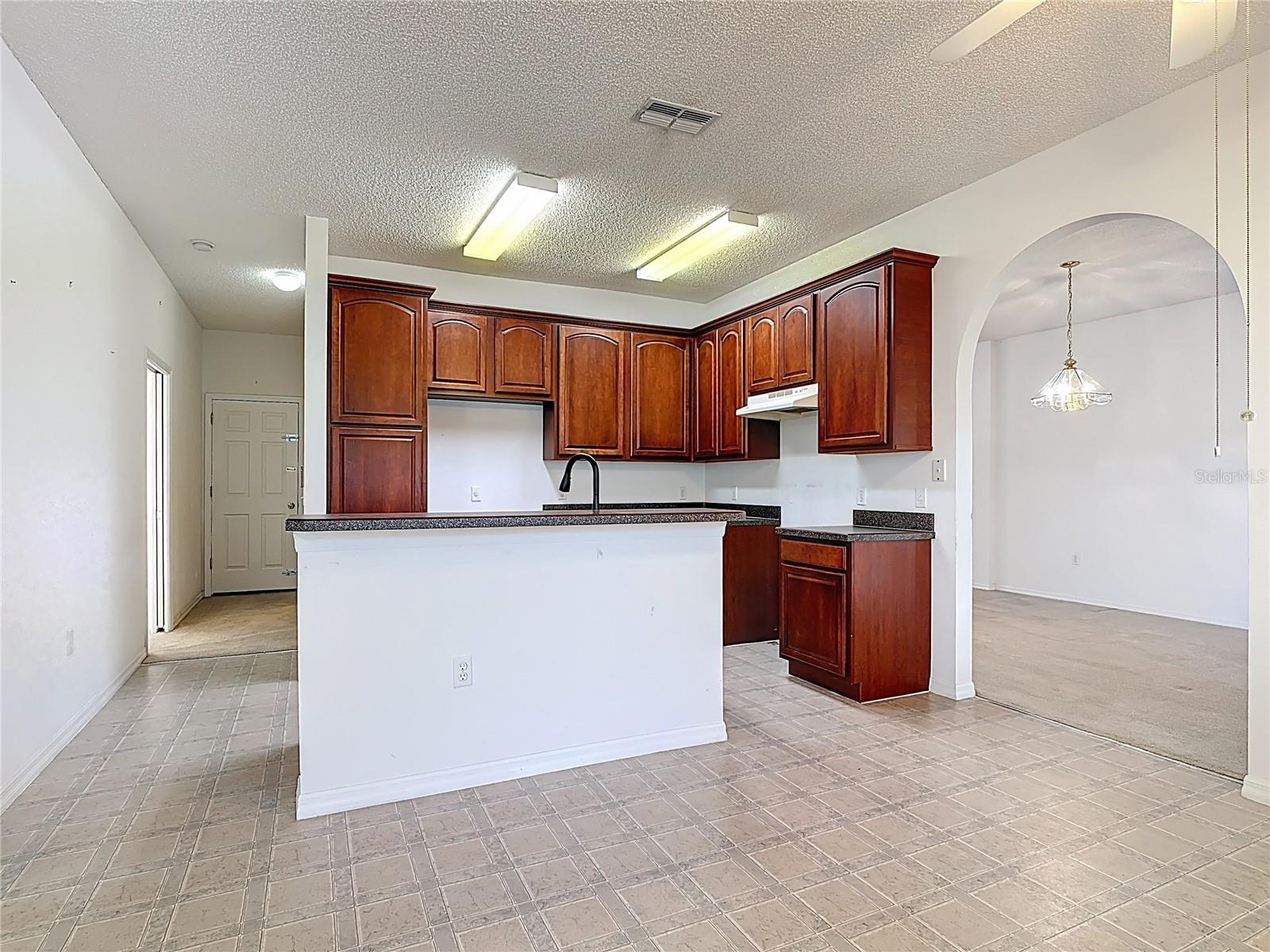 Image 23 of 63 For 309 Aylesbury Court