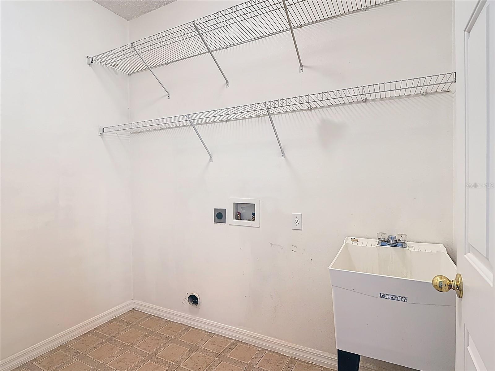 Image 53 of 63 For 309 Aylesbury Court