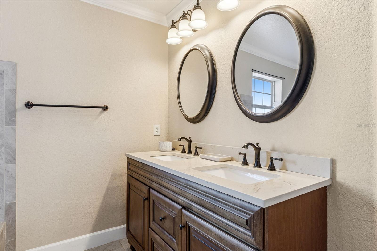 Image 33 of 54 For 430 Courtlea Oaks Boulevard