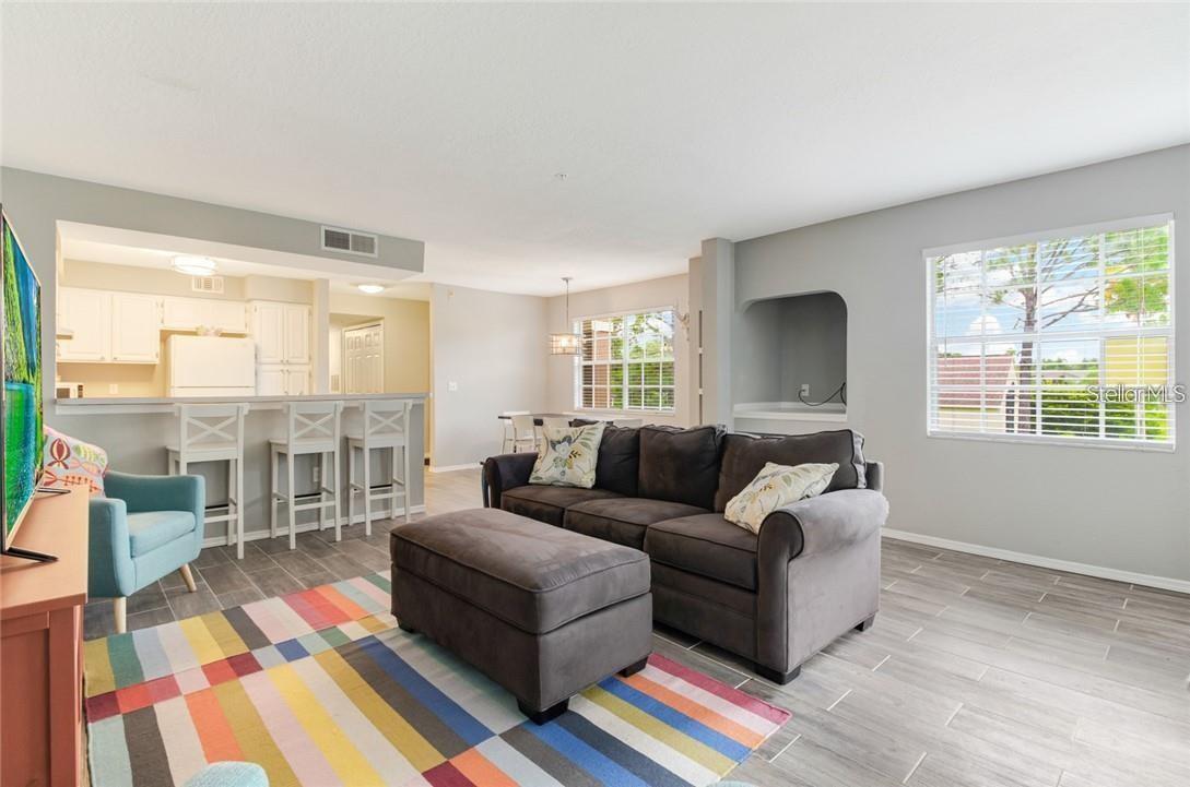 Image 6 of 21 For 13953 Fairway Island Drive 621