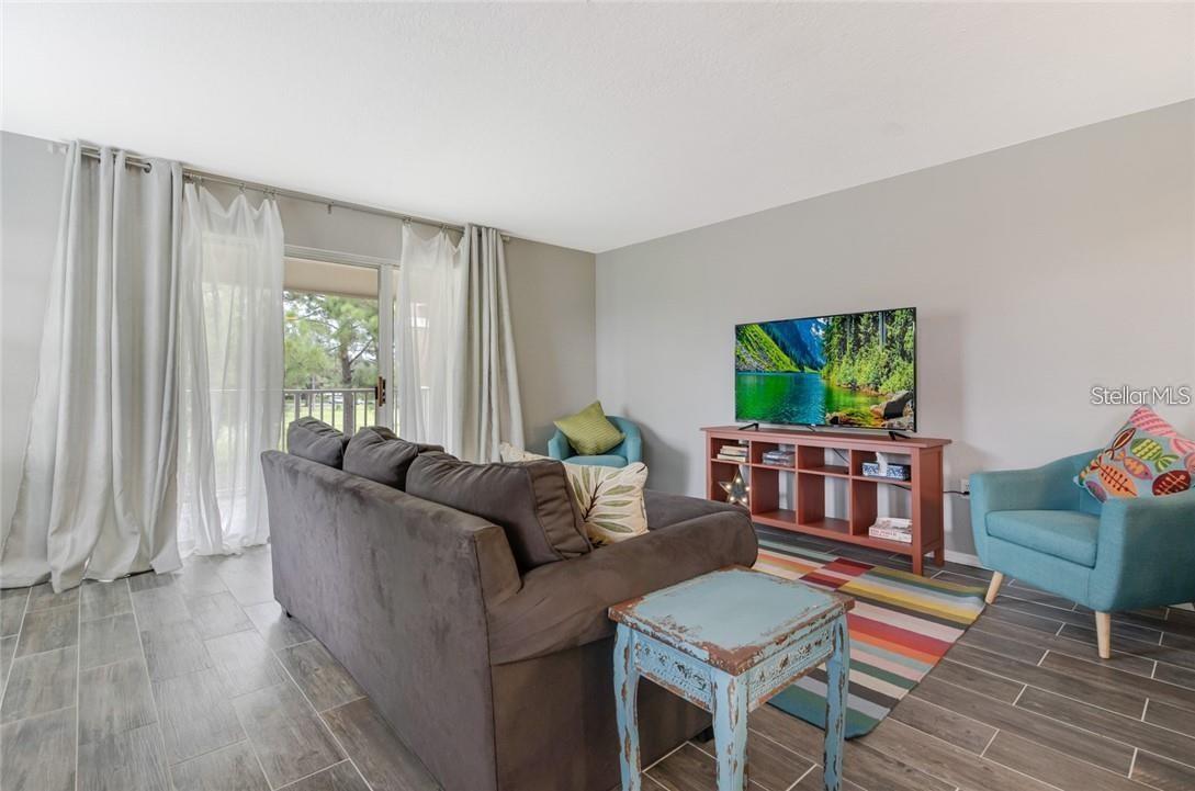 Image 7 of 21 For 13953 Fairway Island Drive 621