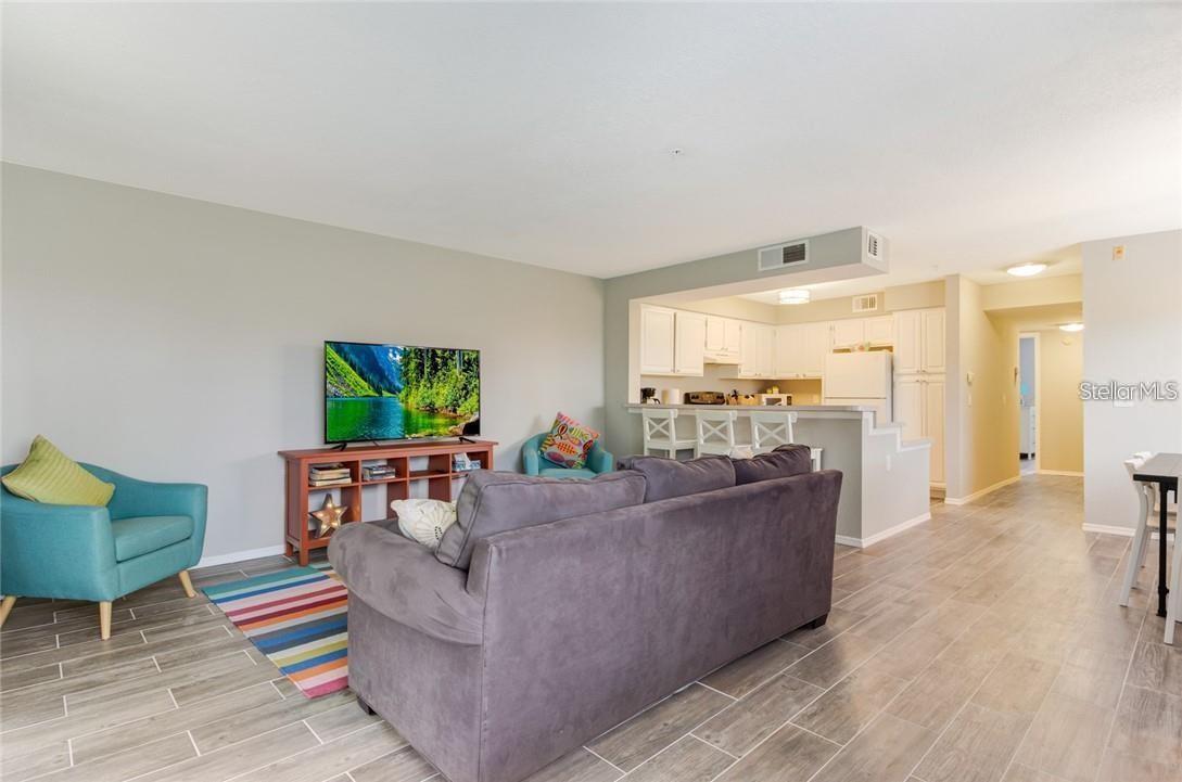 Image 8 of 21 For 13953 Fairway Island Drive 621