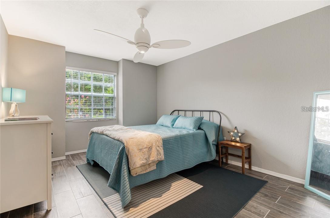 Image 9 of 21 For 13953 Fairway Island Drive 621