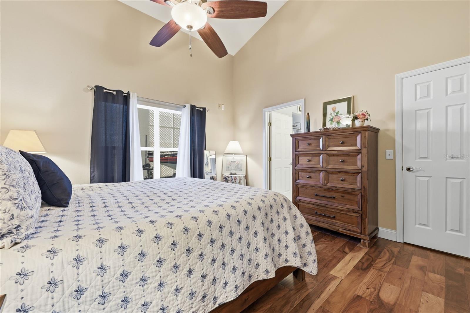 Image 15 of 34 For 1406 Challenger Avenue