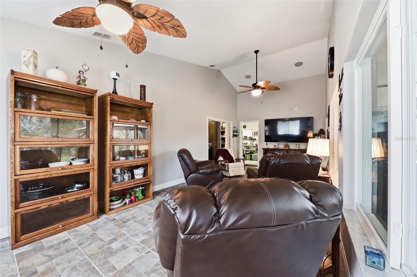 Image 25 of 34 For 1406 Challenger Avenue