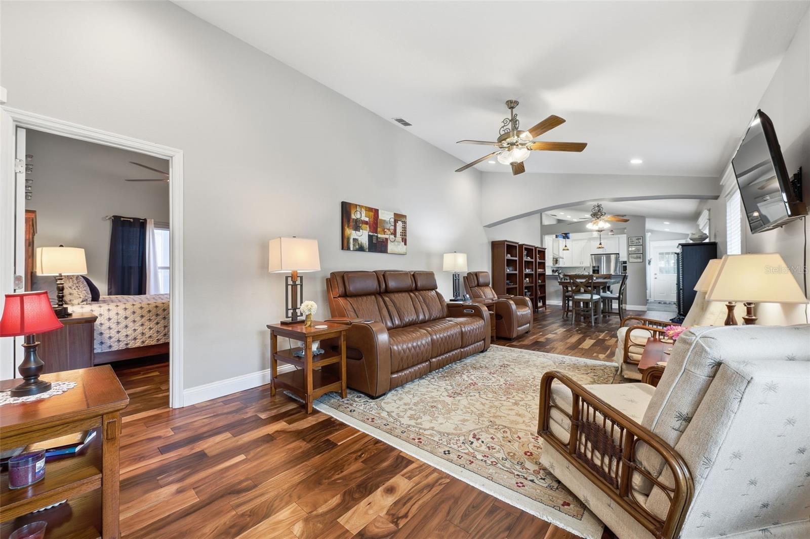 Image 3 of 34 For 1406 Challenger Avenue