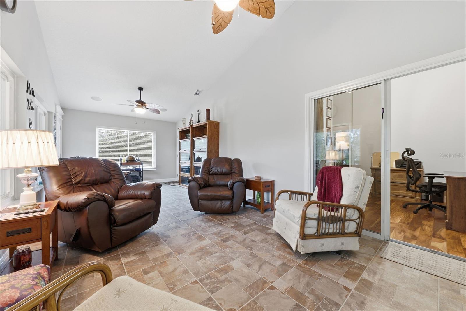 Image 5 of 34 For 1406 Challenger Avenue