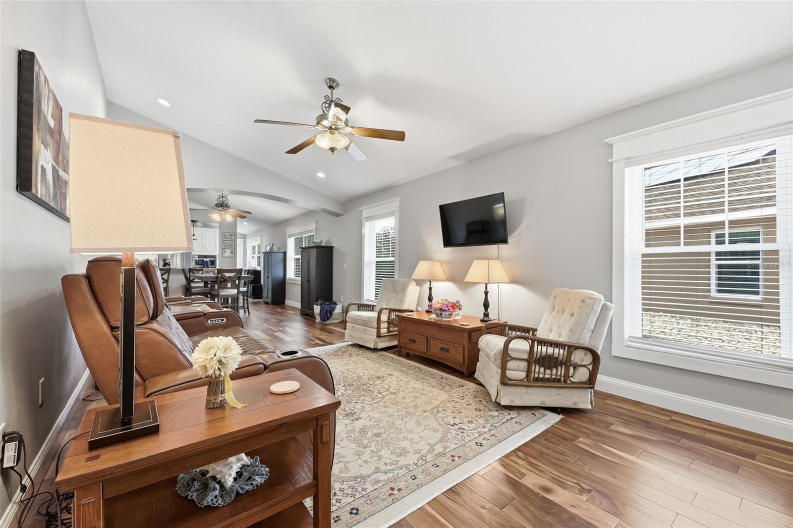 Image 7 of 34 For 1406 Challenger Avenue