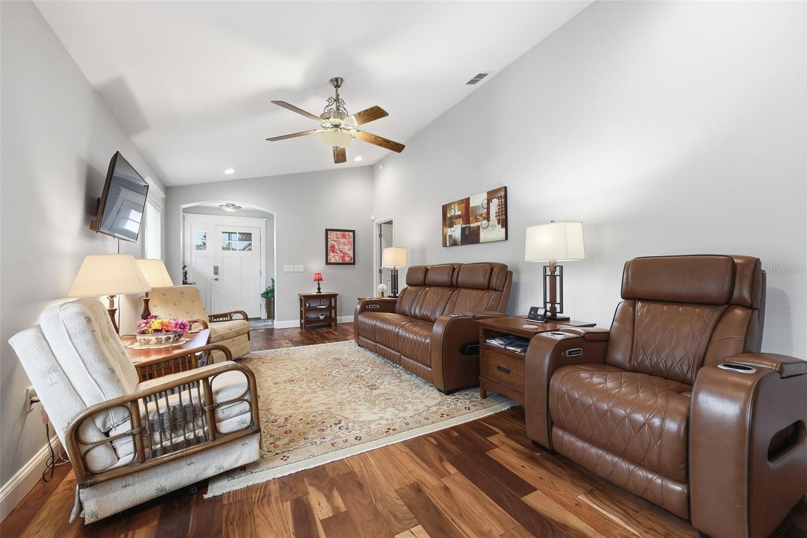 Image 8 of 34 For 1406 Challenger Avenue