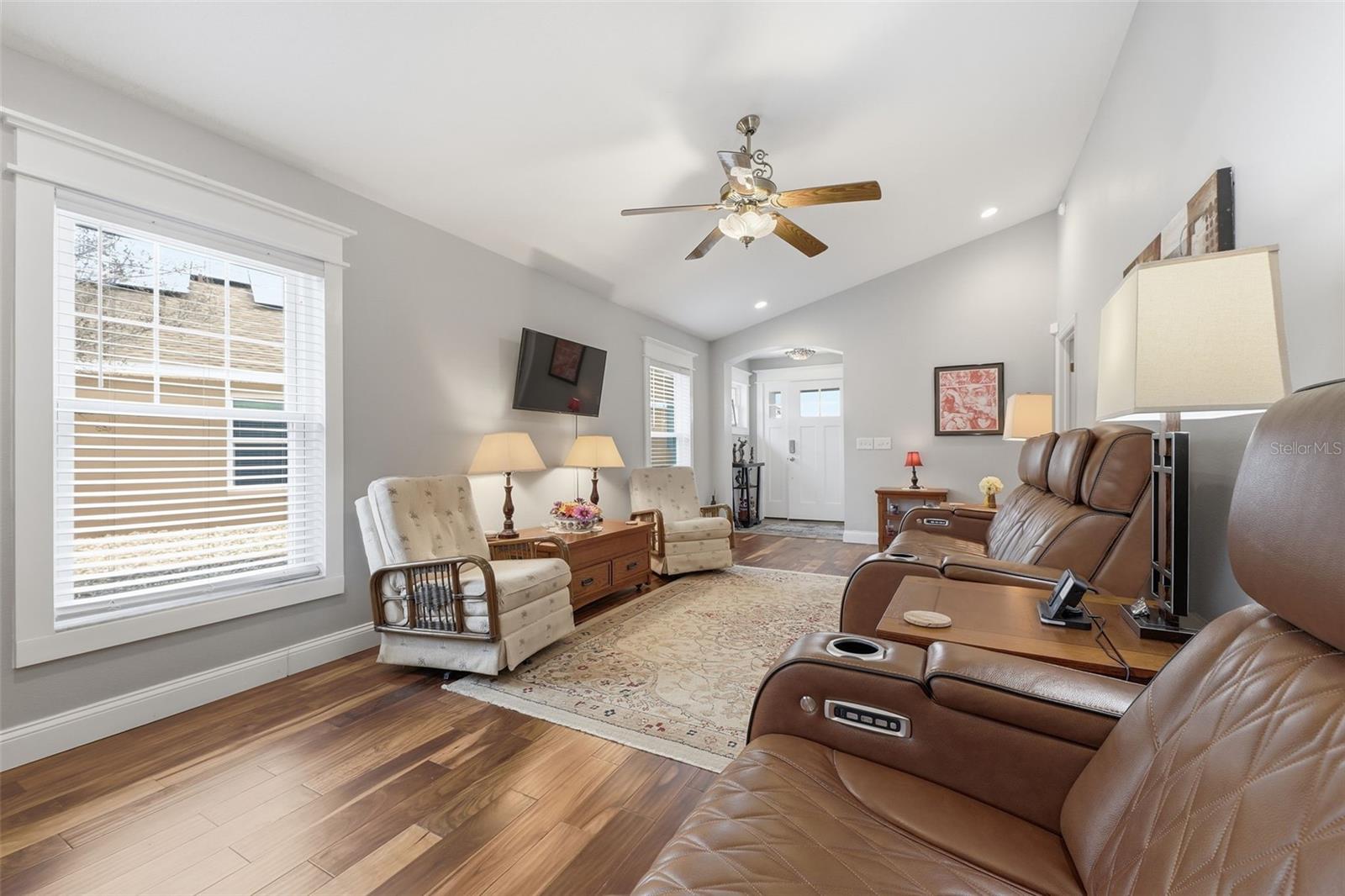 Image 9 of 34 For 1406 Challenger Avenue