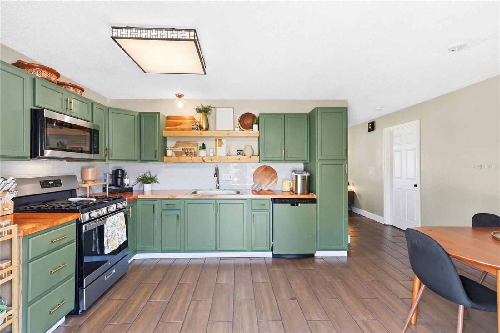 Image 12 of 38 For 805 Belvoir Drive