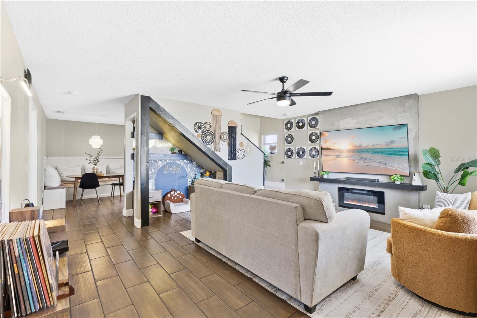 Image 3 of 38 For 805 Belvoir Drive