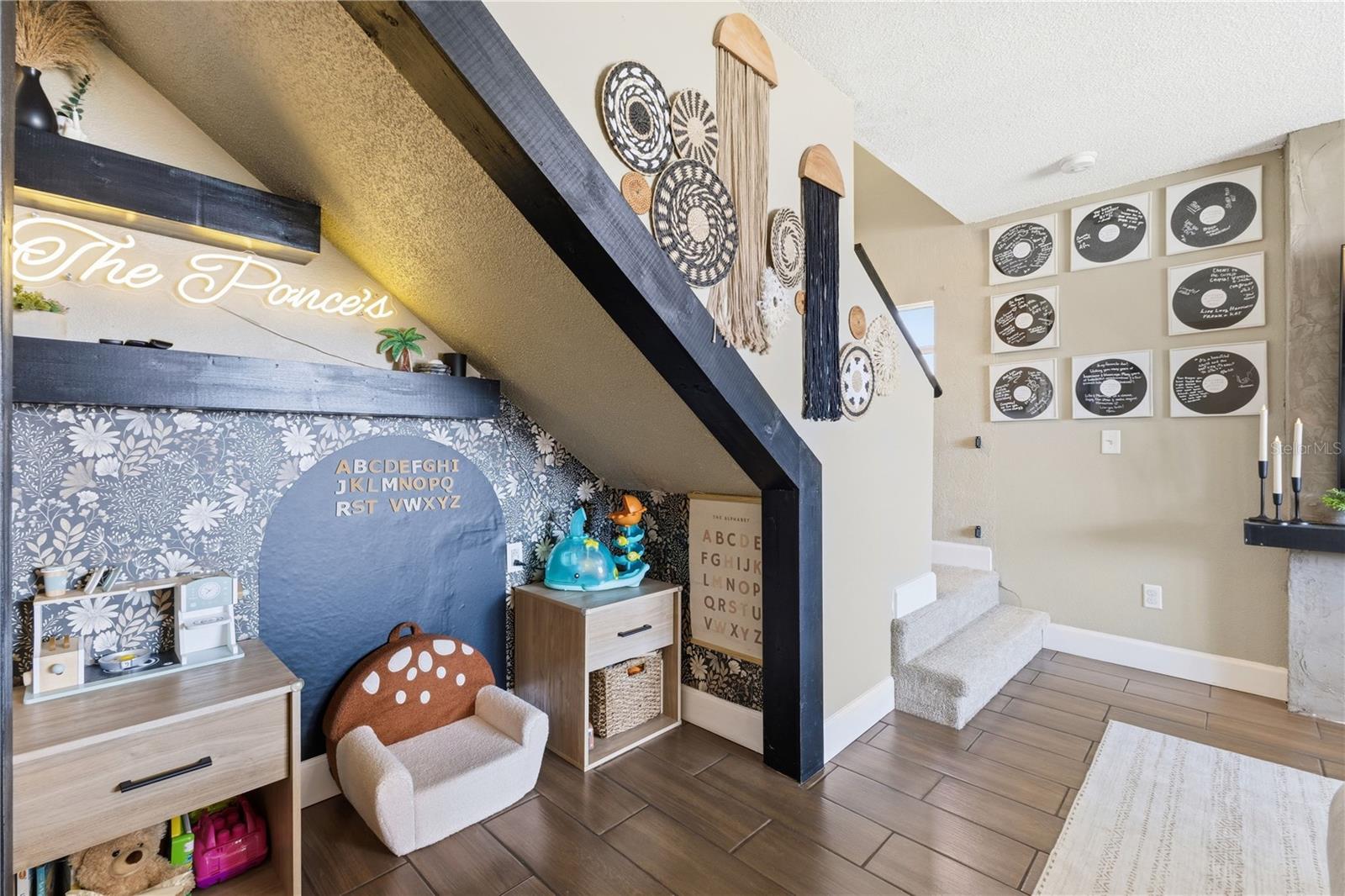 Image 4 of 38 For 805 Belvoir Drive