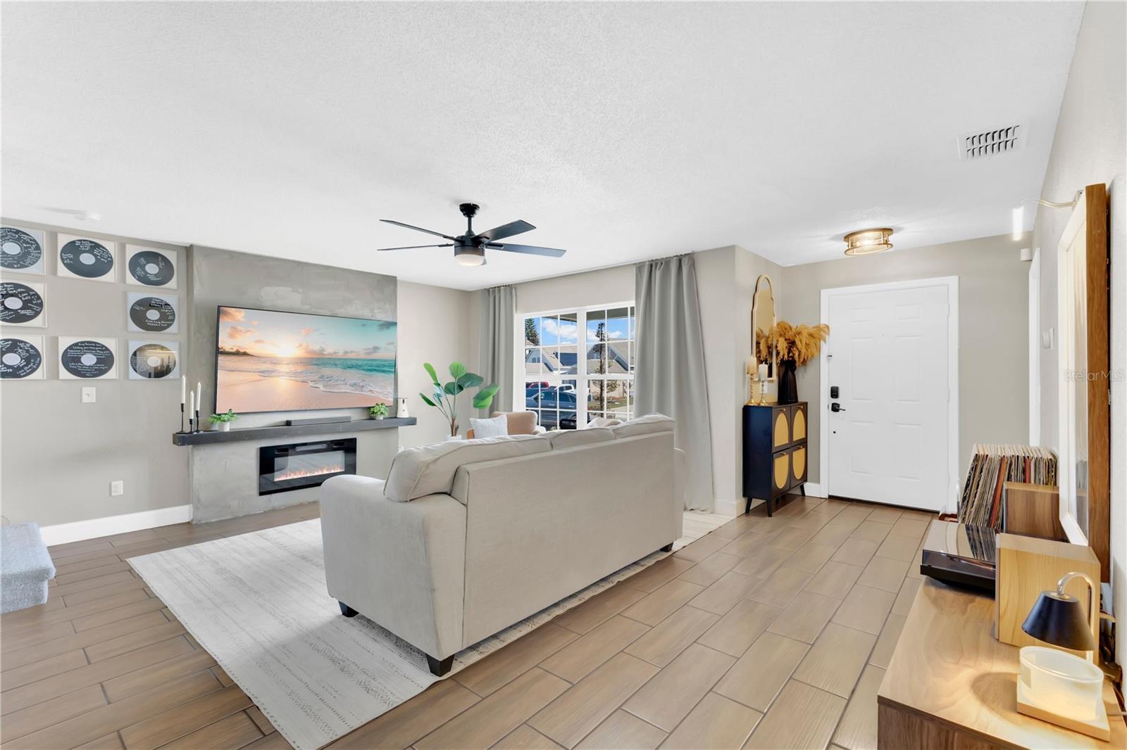 Image 5 of 38 For 805 Belvoir Drive