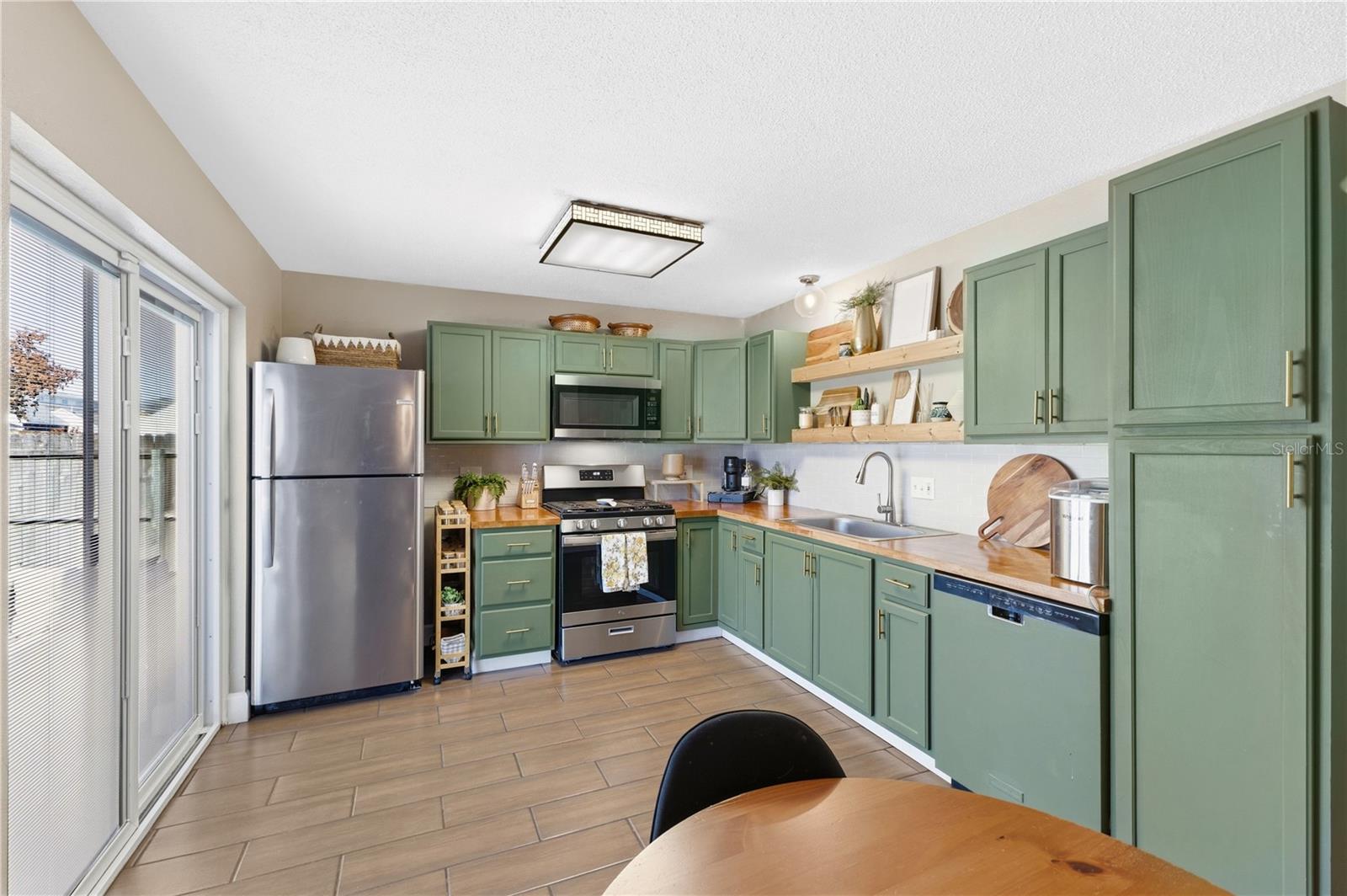 Image 9 of 38 For 805 Belvoir Drive