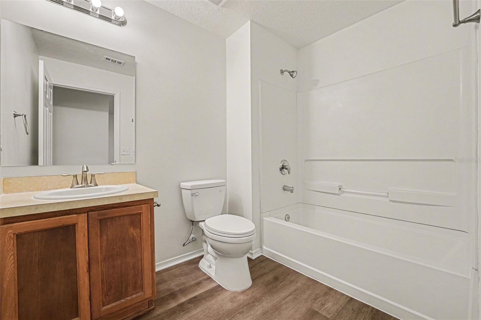 Image 13 of 25 For 7271 Wakeview Drive