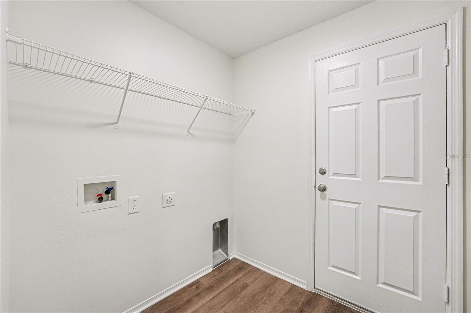 Image 14 of 25 For 7271 Wakeview Drive