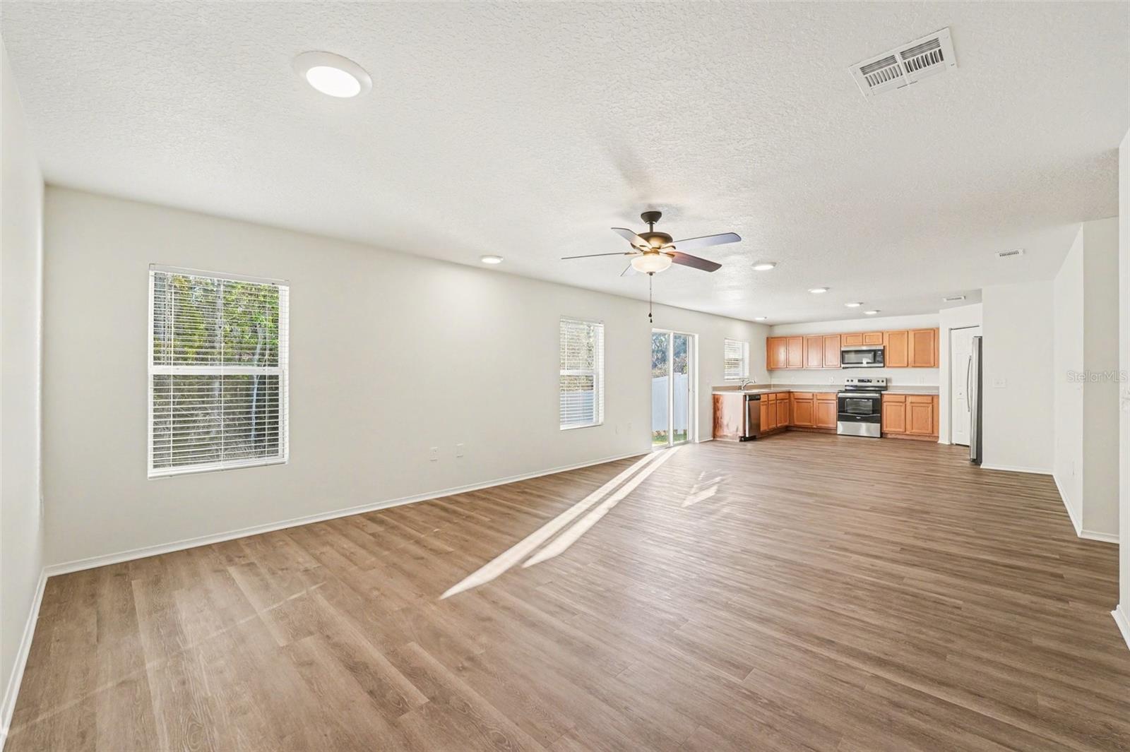 Image 4 of 25 For 7271 Wakeview Drive