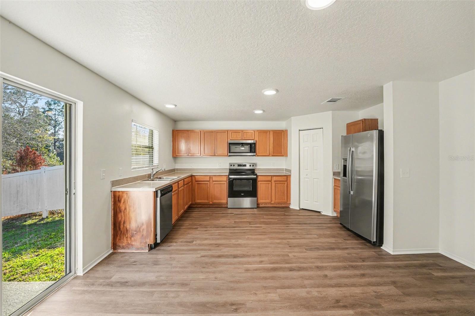 Image 7 of 25 For 7271 Wakeview Drive