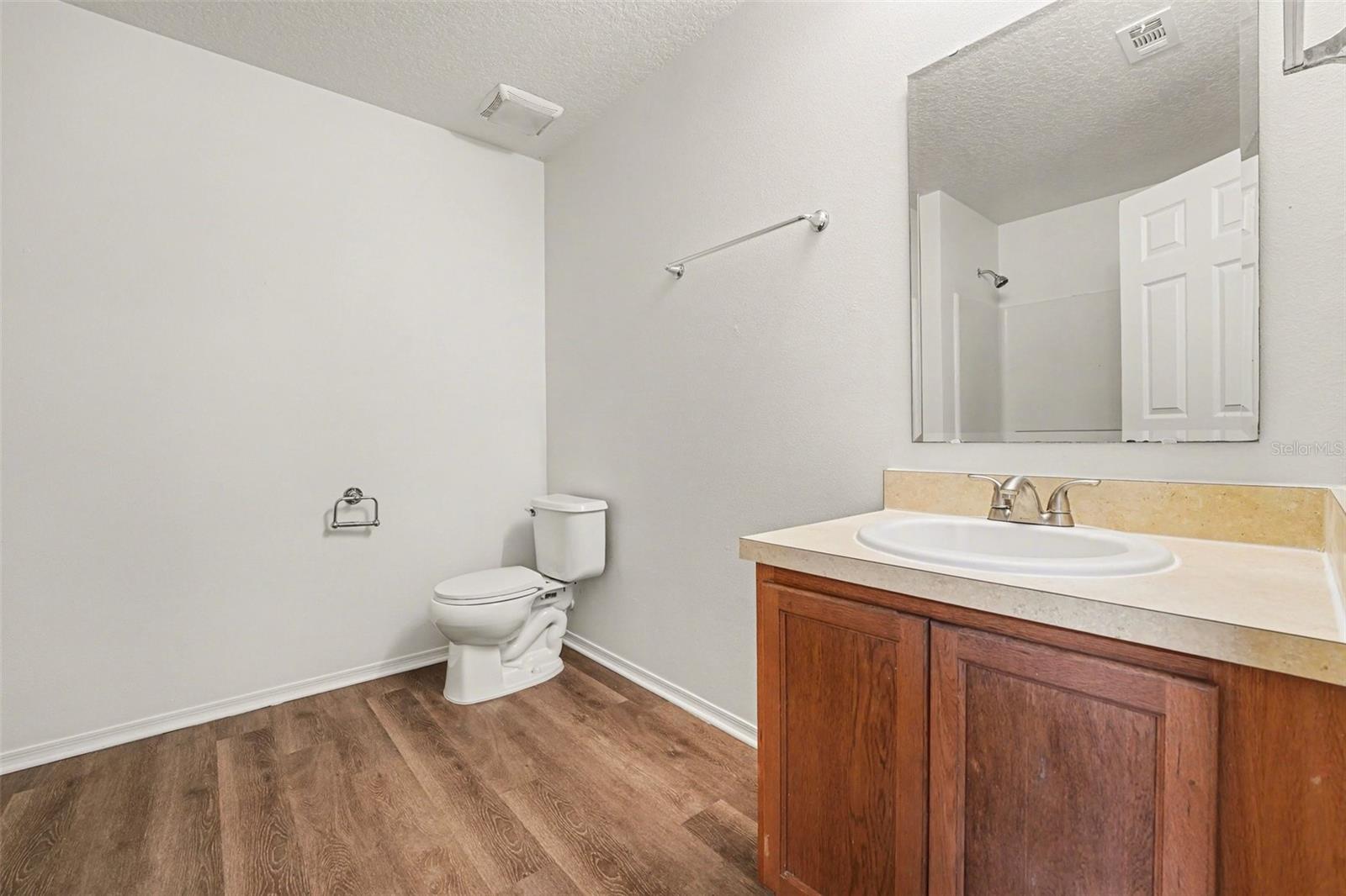 Image 8 of 25 For 7271 Wakeview Drive