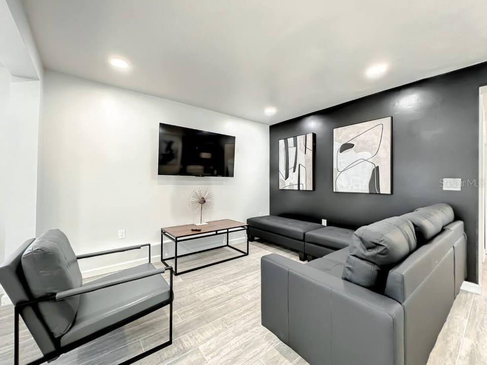 Image 21 of 58 For 1829 Hollenbeck Drive