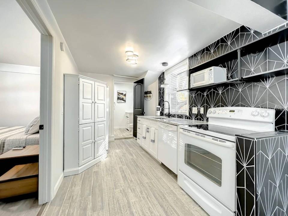 Image 30 of 58 For 1829 Hollenbeck Drive