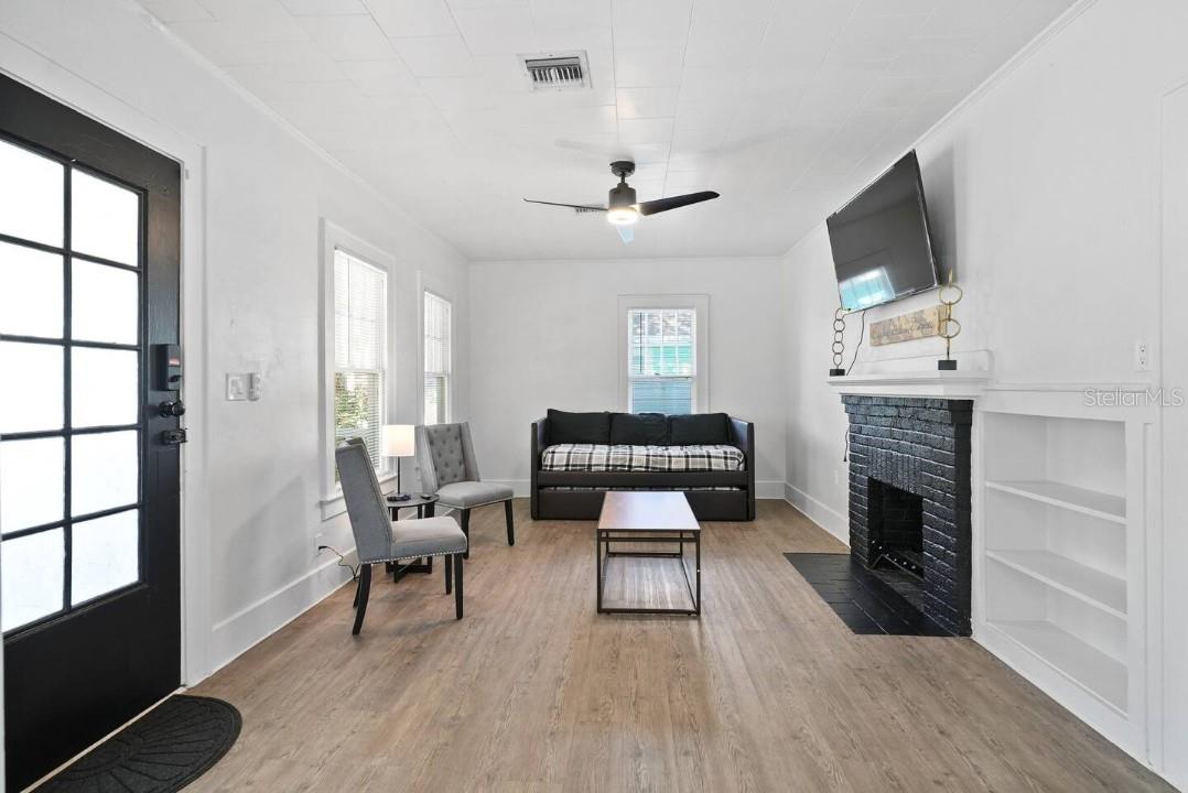 Image 4 of 58 For 1829 Hollenbeck Drive