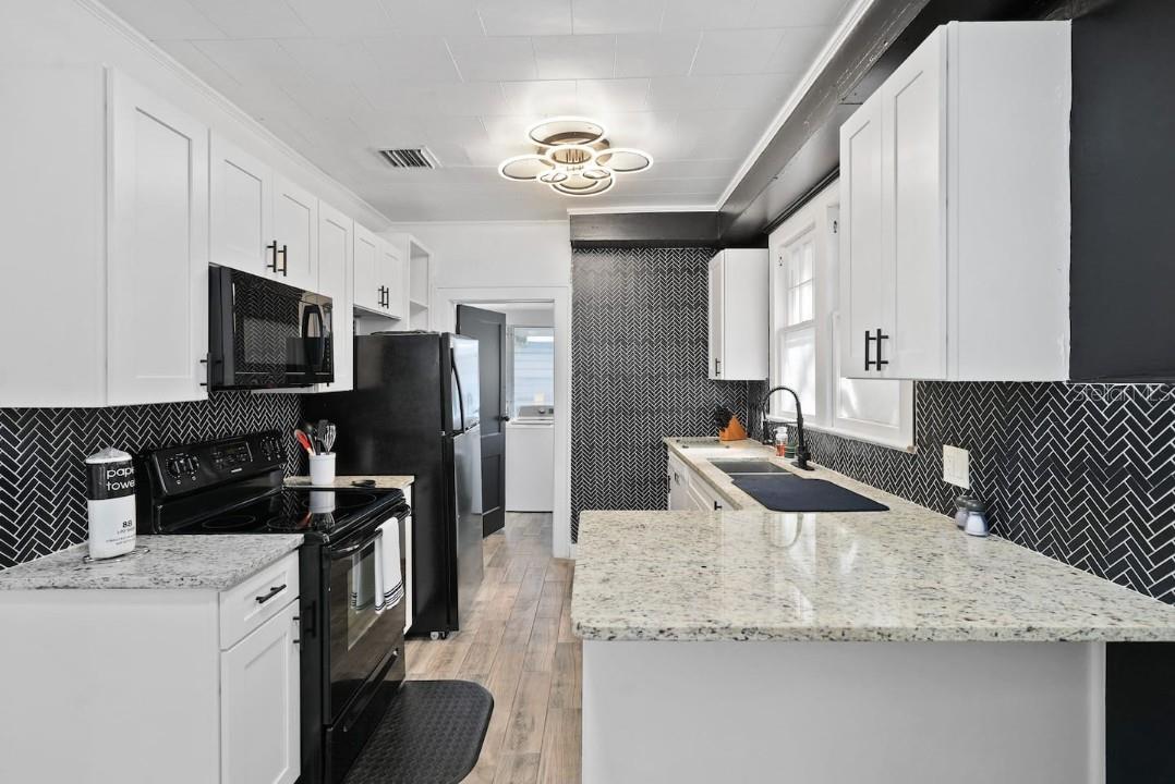 Image 6 of 58 For 1829 Hollenbeck Drive