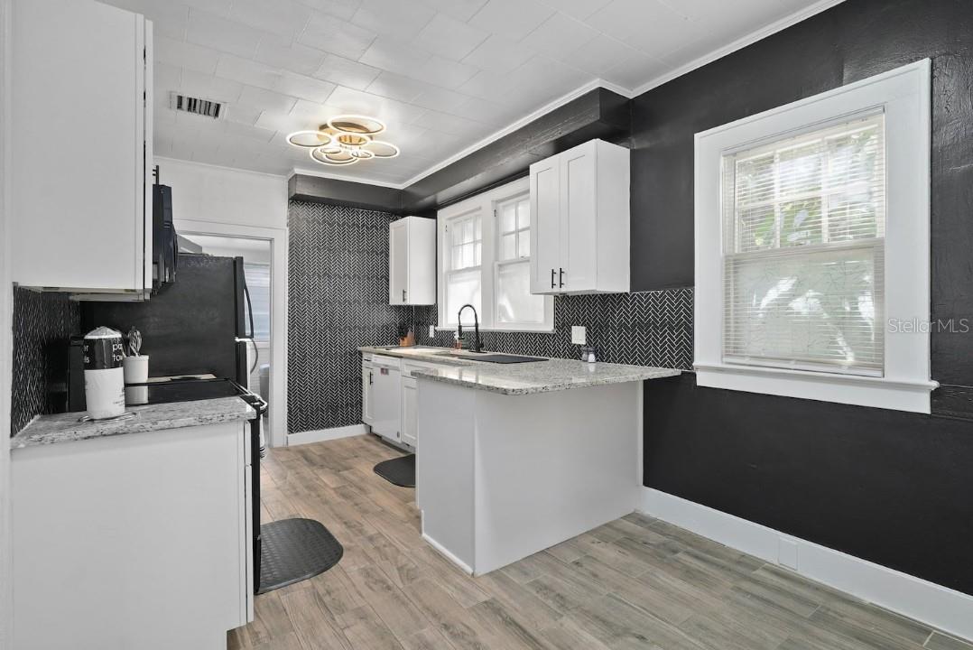 Image 7 of 58 For 1829 Hollenbeck Drive