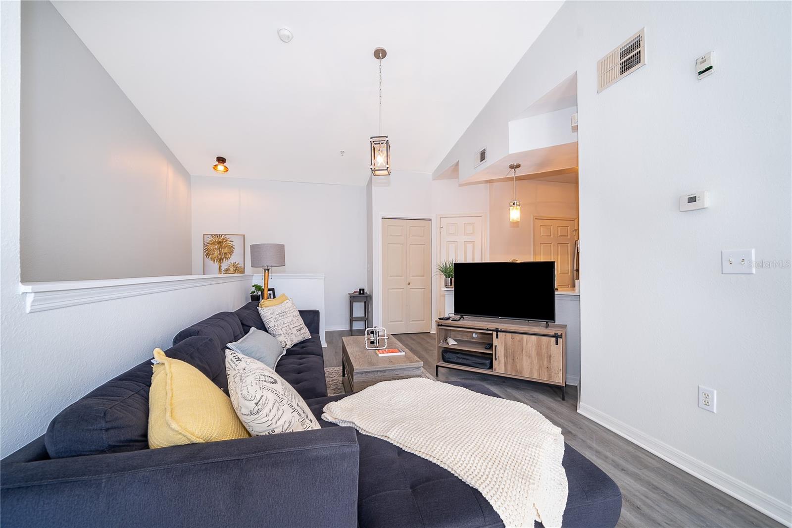 Image 10 of 27 For 1101 Vintage Village Lane 103