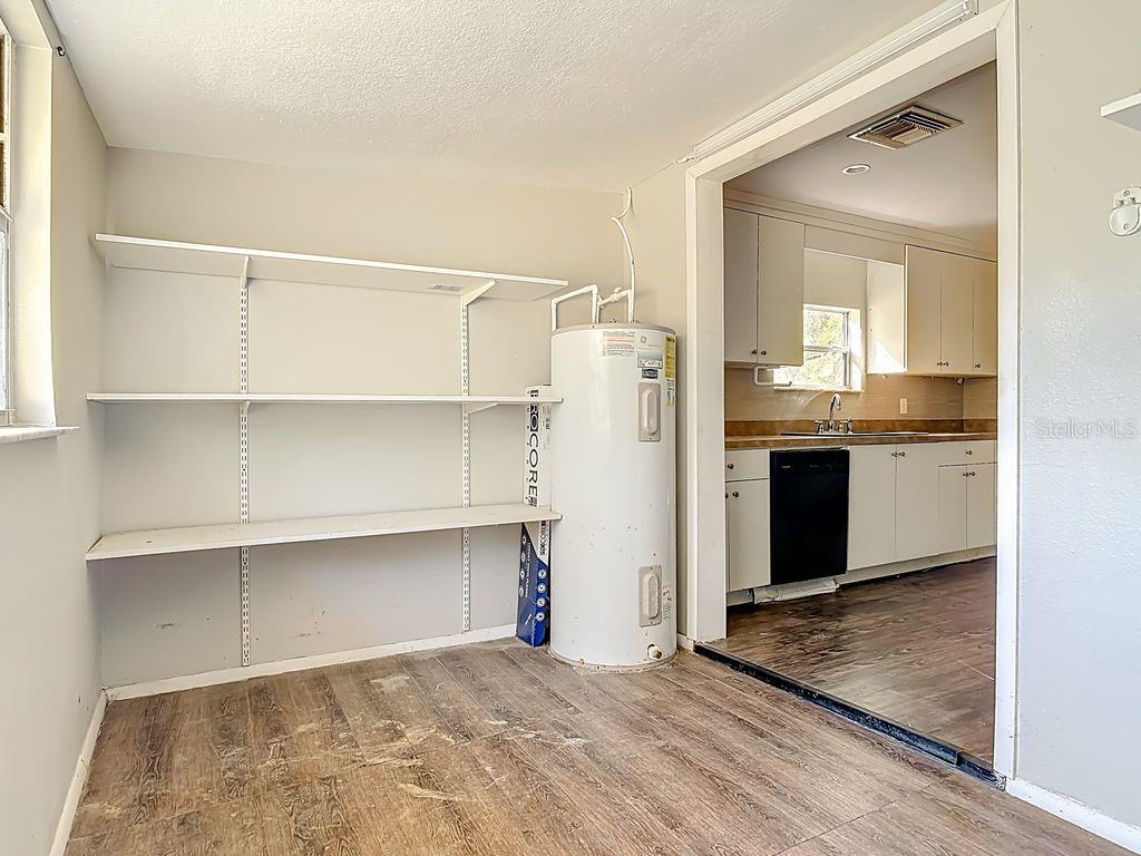 Image 11 of 30 For 106 Rosehill Avenue