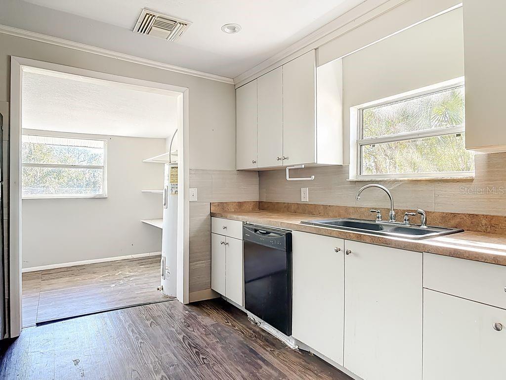 Image 18 of 30 For 106 Rosehill Avenue