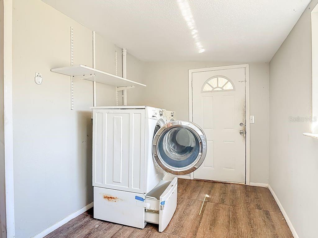 Image 19 of 30 For 106 Rosehill Avenue