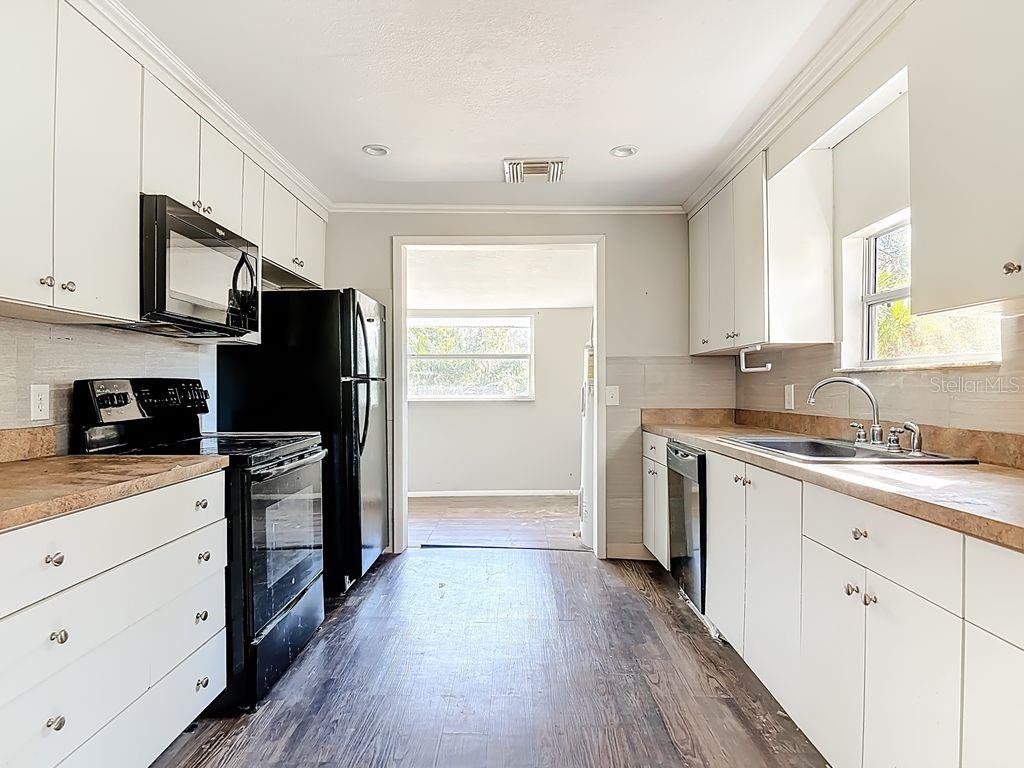 Image 3 of 30 For 106 Rosehill Avenue