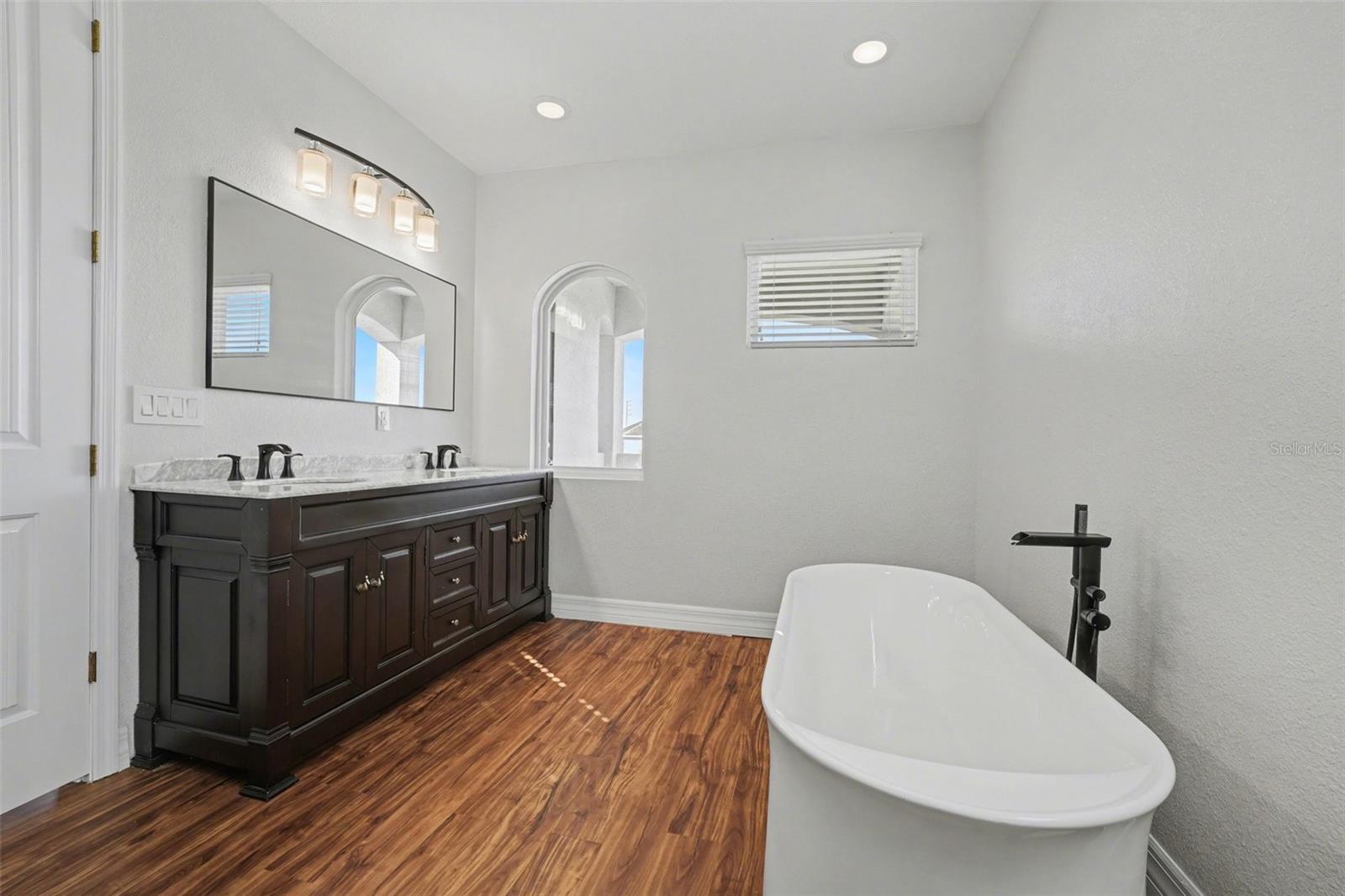 Image 18 of 35 For 190 Minton Loop