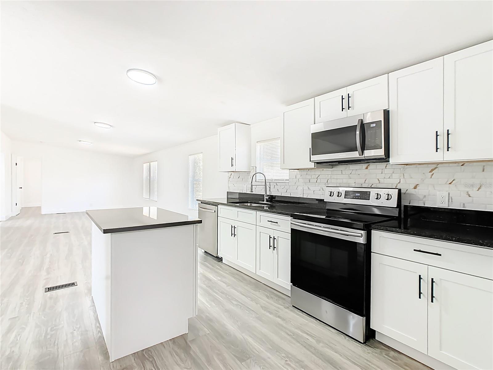 Image 23 of 56 For 3564 Reagan Boulevard