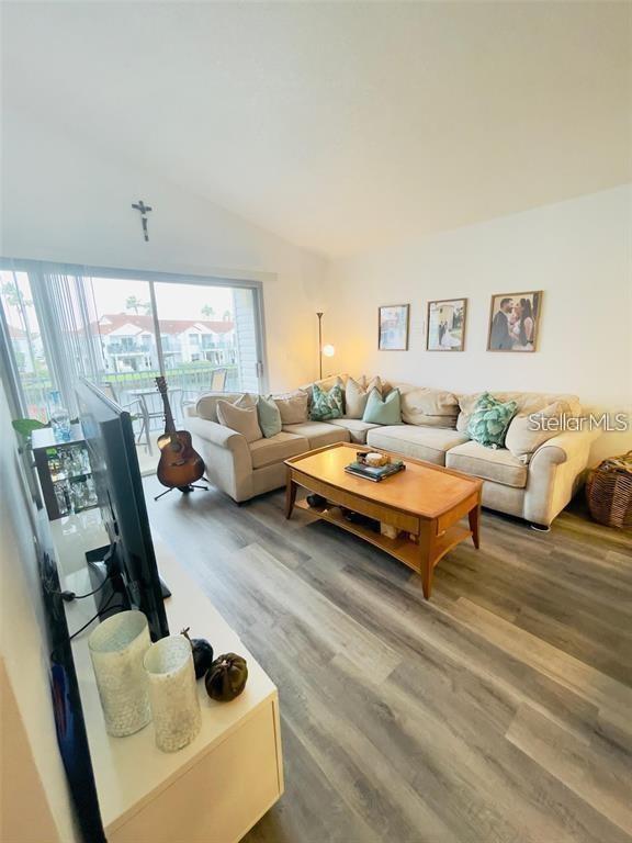 Image 6 of 12 For 2500 Woodgate Boulevard 203