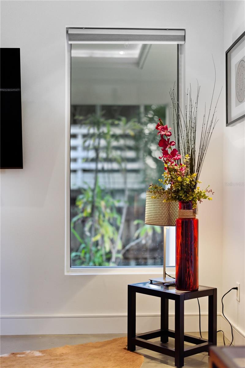 Listing photo id 11 for 6108 Elkins Avenue