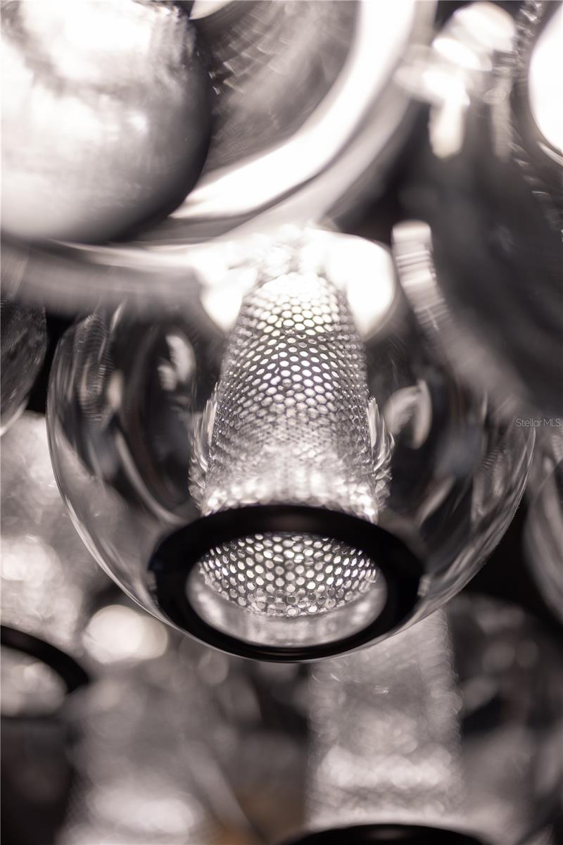 Listing photo id 13 for 6108 Elkins Avenue