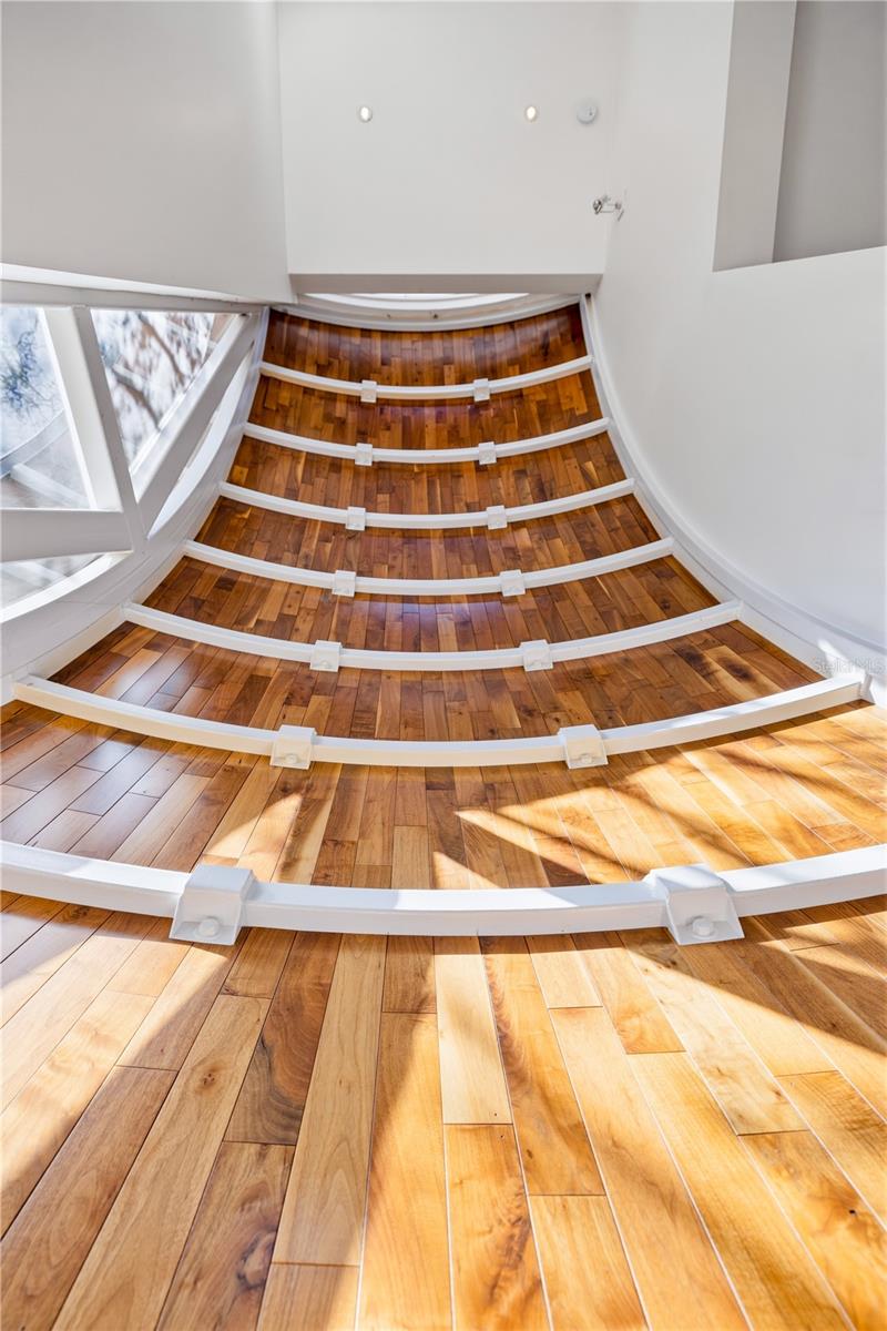 Listing photo id 16 for 6108 Elkins Avenue