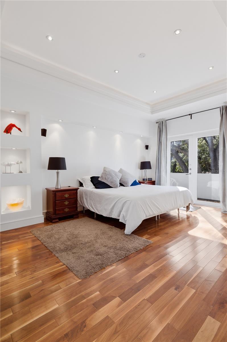 Listing photo id 19 for 6108 Elkins Avenue