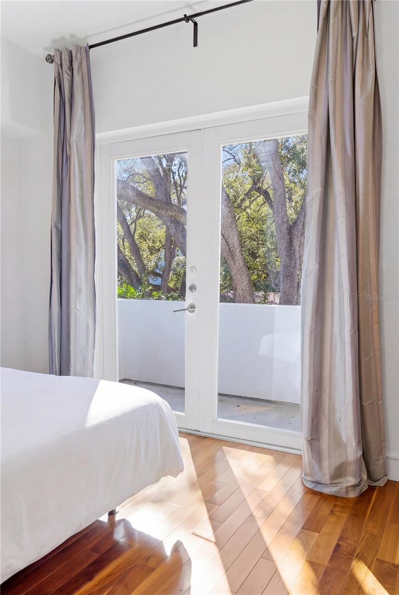 Listing photo id 20 for 6108 Elkins Avenue