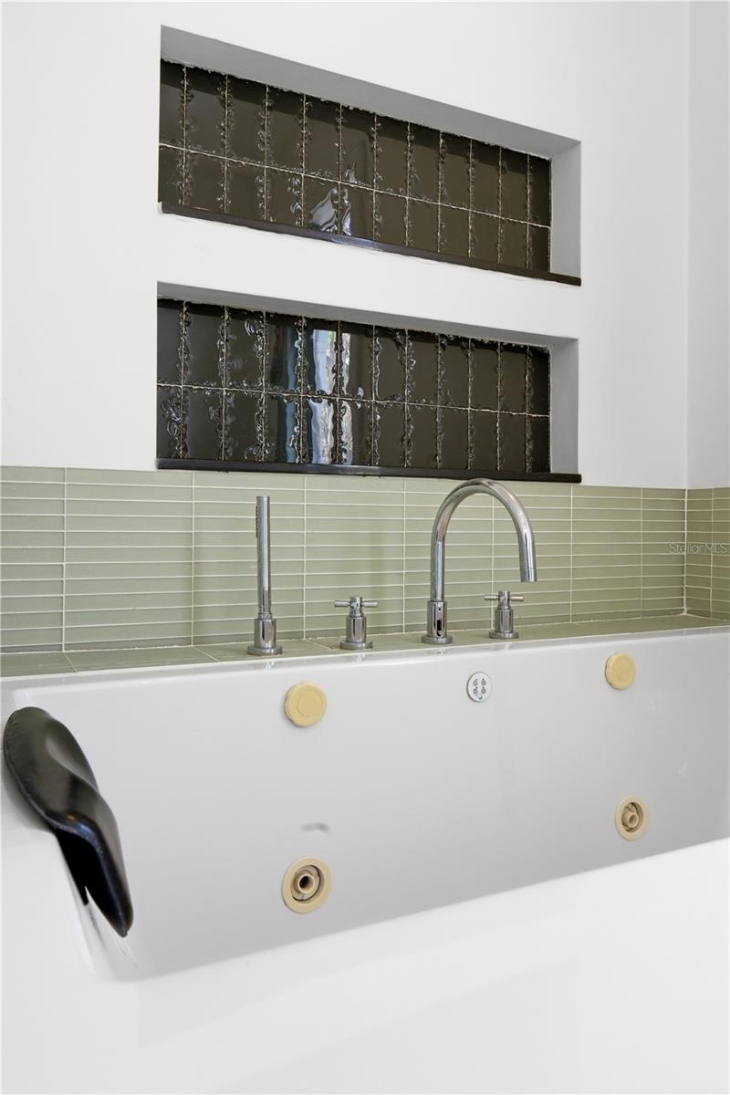 Listing photo id 22 for 6108 Elkins Avenue