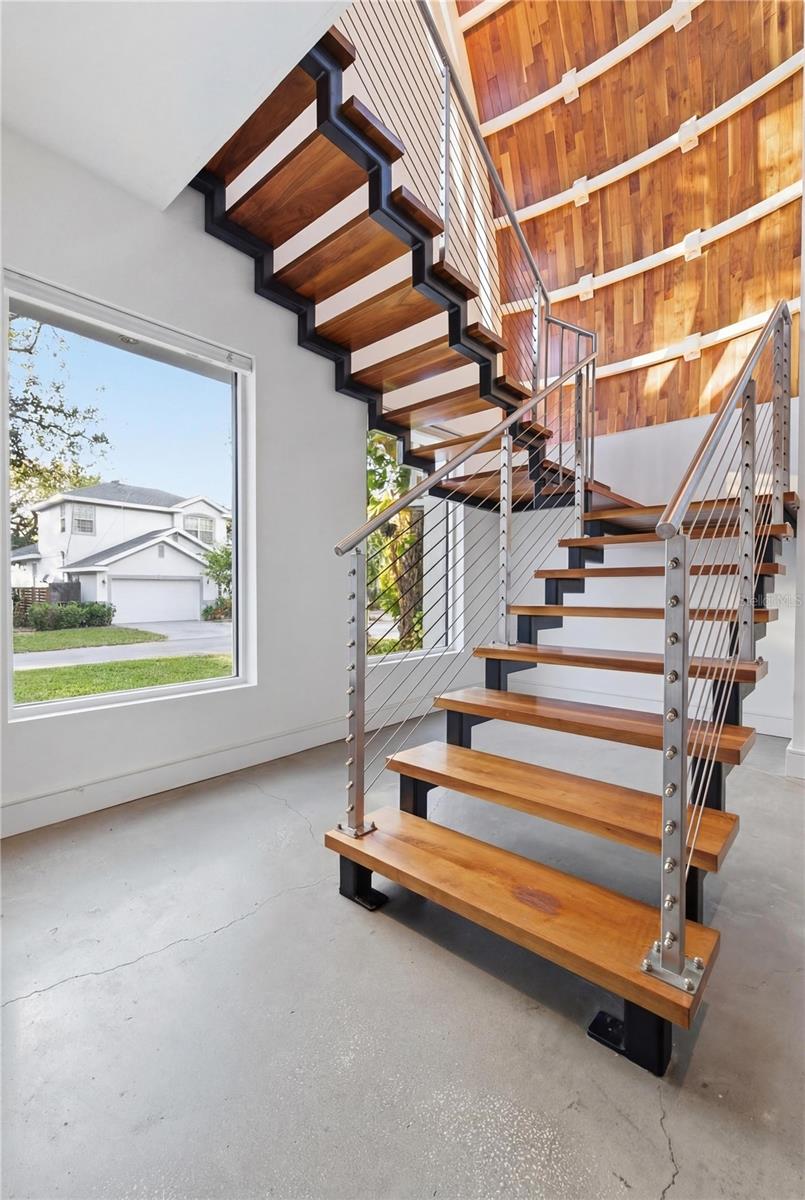 Listing photo id 3 for 6108 Elkins Avenue